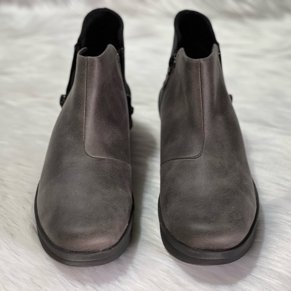 Clarks Cloudstepper Women's Step Rose Up Booties <wide fit> - Picture 4 of 11